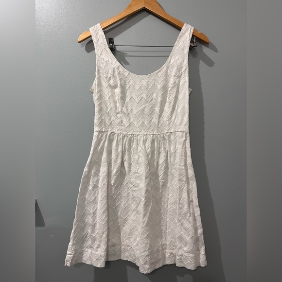 Vineyard Vines 🌸 White Chevron Jacquard Dress • size 4 - Picture 3 of 13